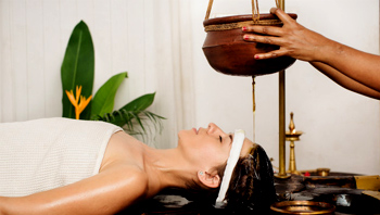 ayurvedic therapy on a woman, ayurveda and alternative medicine in goa, wellness tourism goa
